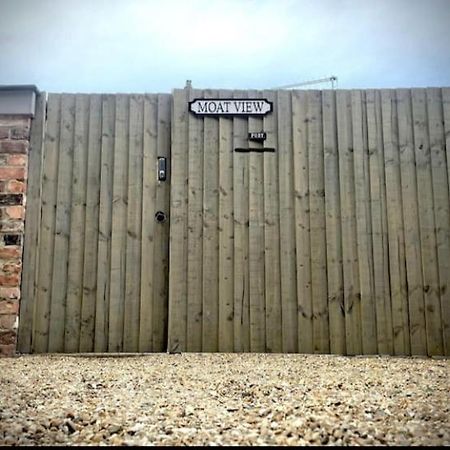 Moat View Free Parking, Central, Ev Plug York Extérieur photo